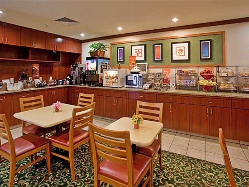 Fairfield Inn & Suites By Marriott San Antonio Airport/North Star Mall Exterior photo
